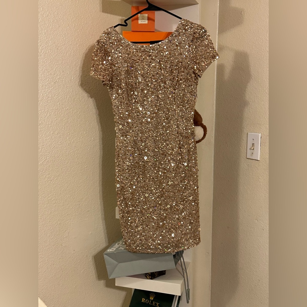 Scoop back, slimming and petite. This blush gown looks great on every figure 👗